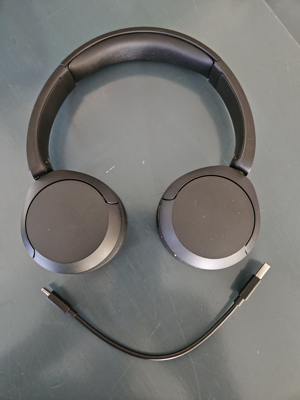 Sony CH 520 Headphones in Black